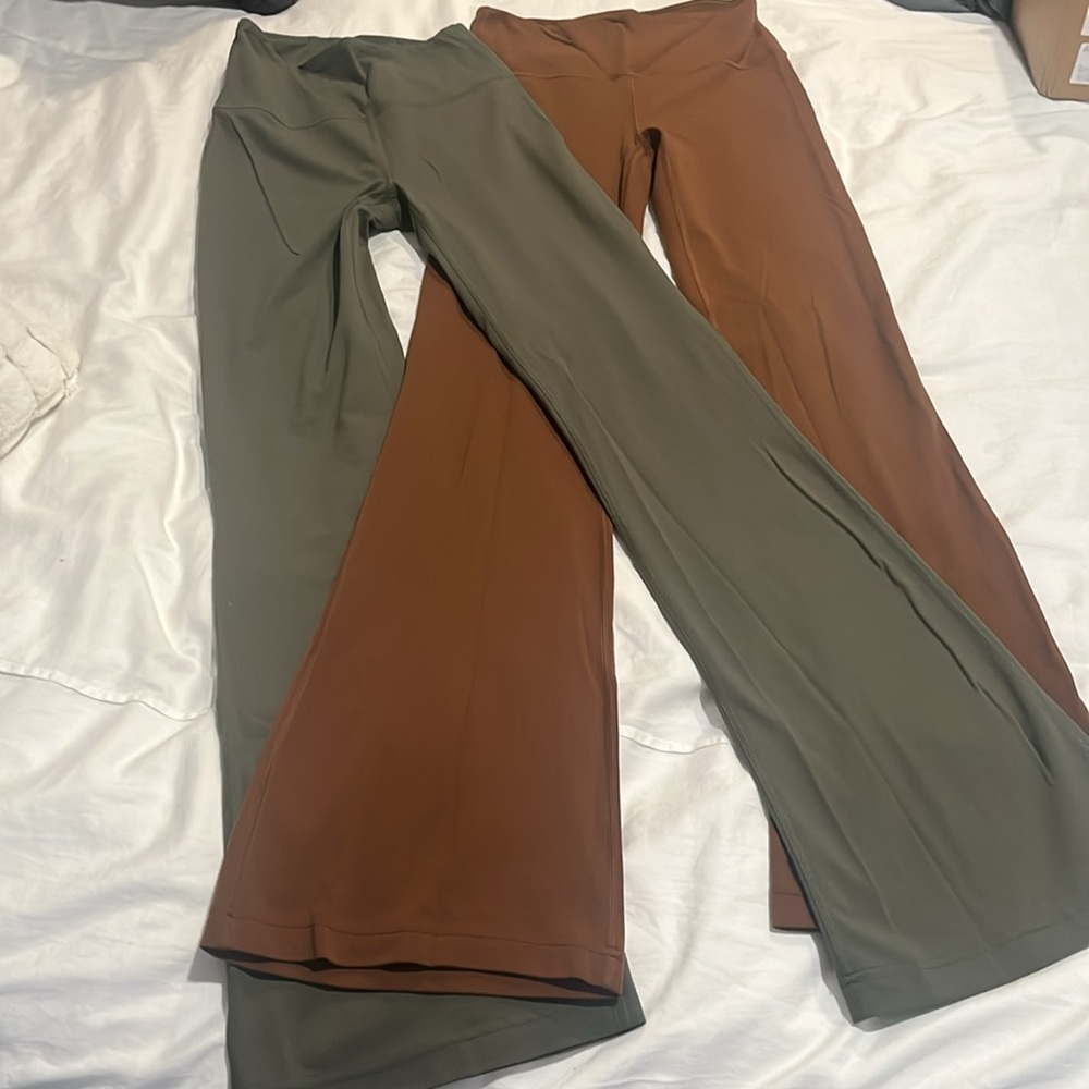 Lot of 2 women’s Lululemon wide bottom leggings